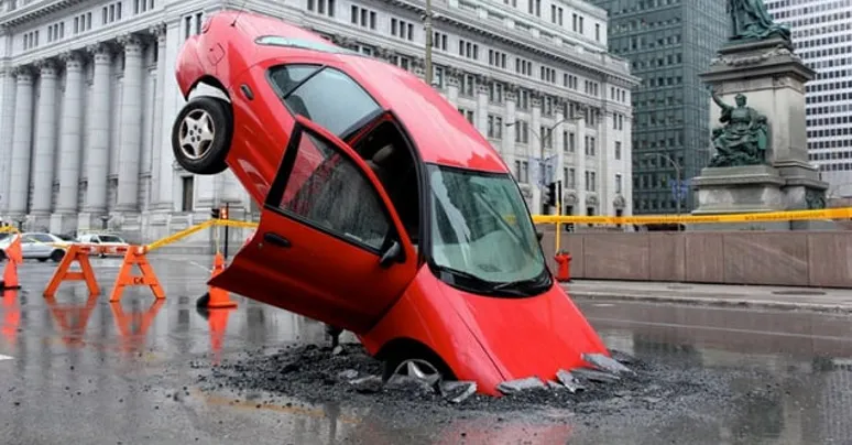 Vehicle tires on wet road maintaining a safe following distance