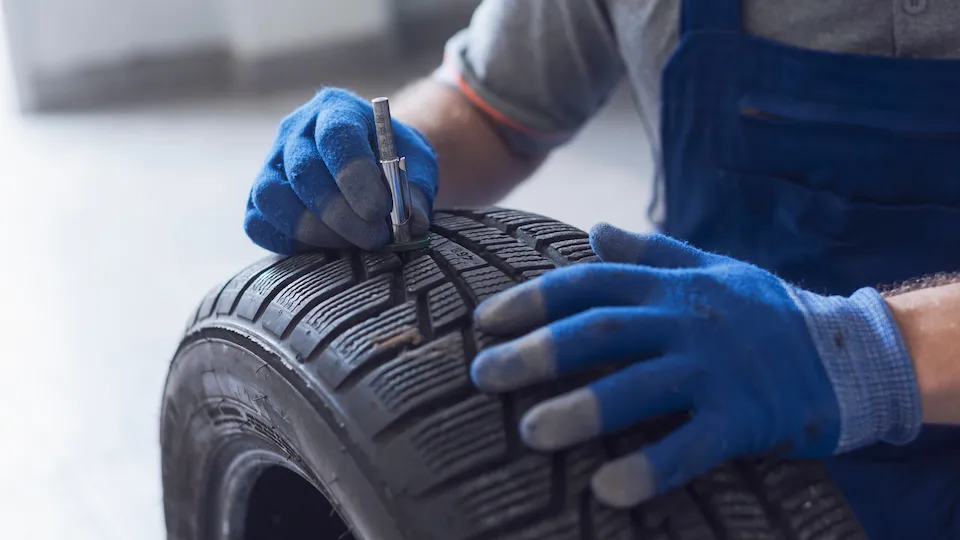 Inspecting a tire to know if it needs to be replaced